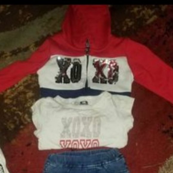 2T XOXO Sweatshirt, T Shirt and Stretchy Jeans - Picture 1 of 3